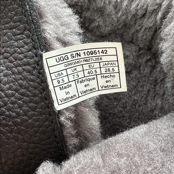 UGG - Adirondack Boot Tall III - 1095142 - Picture 8 of 15